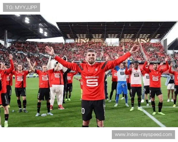 里昂主力边锋切尔基停赛，边路突破速度受损